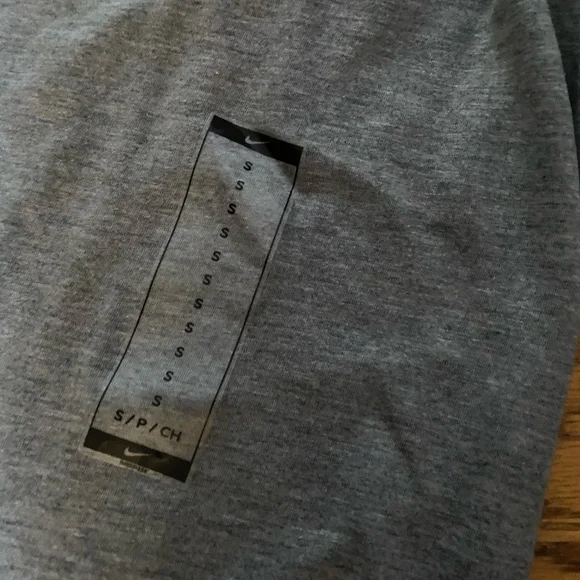 Nike long sleeve NWT - Picture 4 of 4